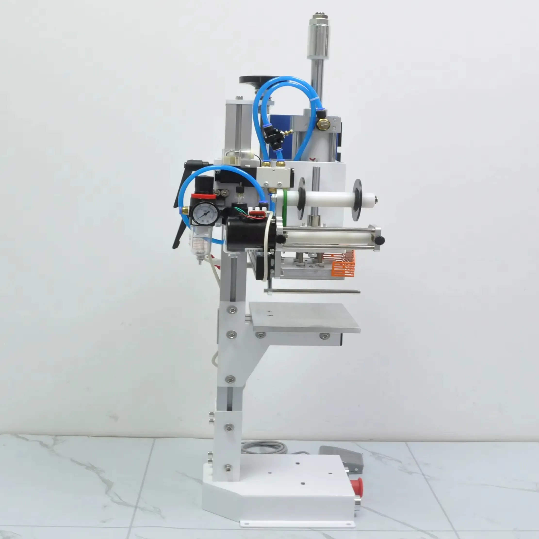 Machine de marquage à chaud automatique pour logos sur cuir et emballages - image 6
