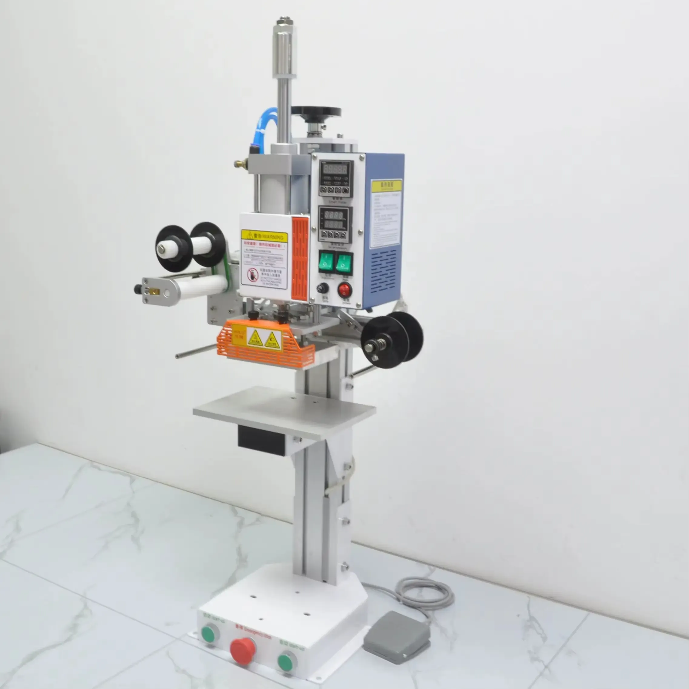 Machine de marquage à chaud automatique pour logos sur cuir et emballages - image 4